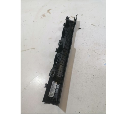 	Накладка порога передняя левая