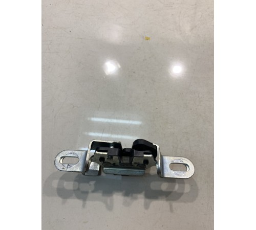 Замок задних сидений (средний)