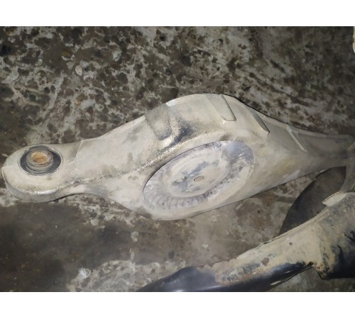 Рычаг подвески (задний, левый, нижний)