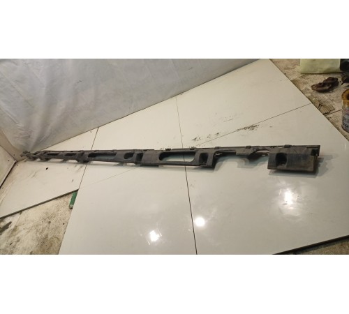 Кронштейн накладки порога (левый)