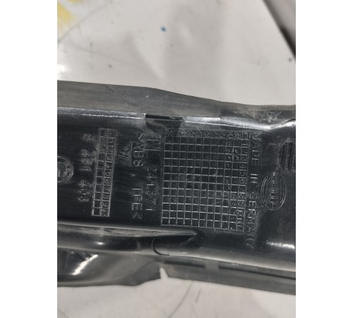 Накладка фонаря левая