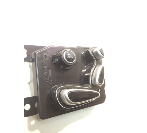 Блок управления сиденьем (задний, правый)