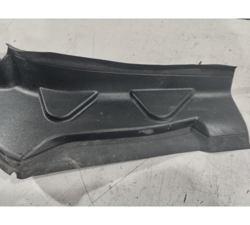 Накладка фонаря левая