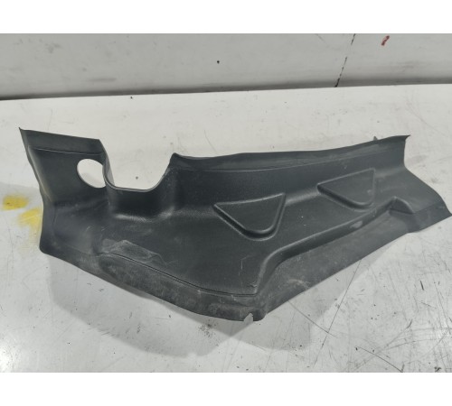 Накладка фонаря левая