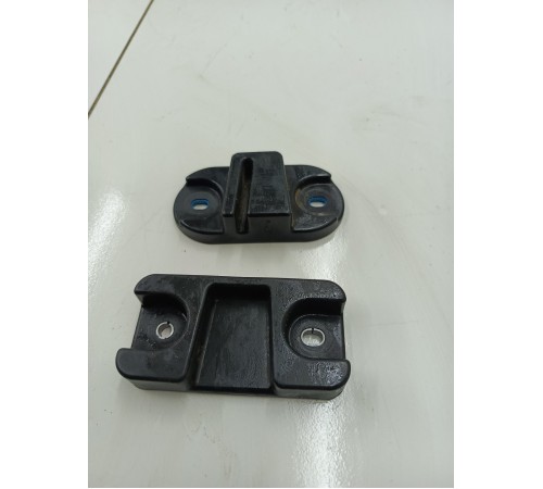 Упор двери крышки багажника