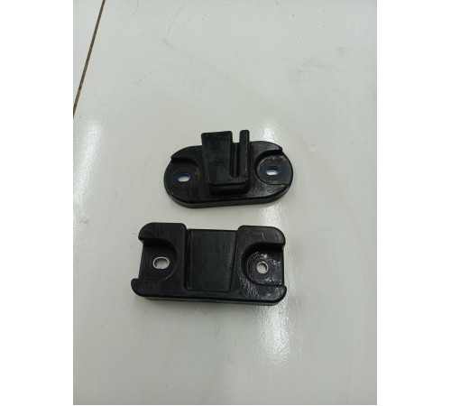 Упор двери крышки багажника