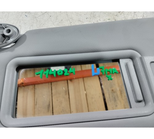 Козырек солнцезащитный левый