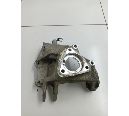 Кулак поворотный задний левый