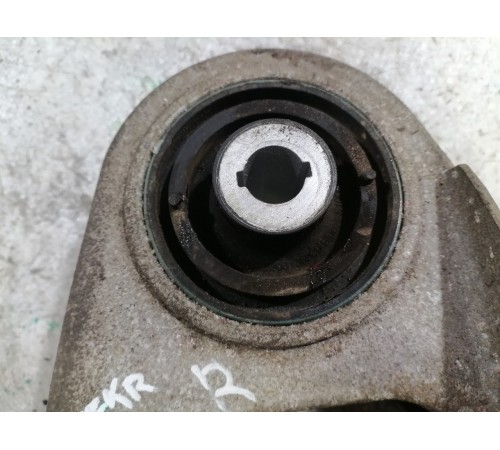 Подушка переднего двигателя