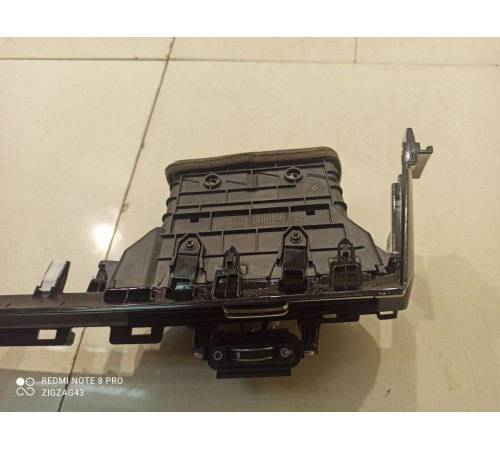 Воздушный дефлектор(правый) с декоративной накладкой торпедо