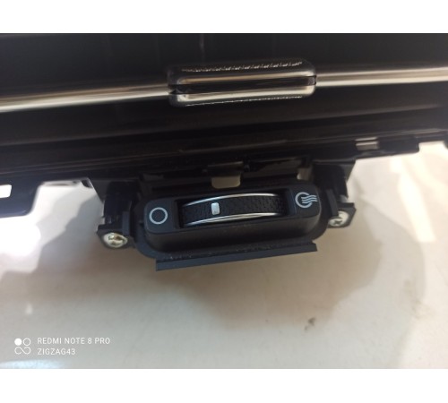 Воздушный дефлектор(правый) с декоративной накладкой торпедо