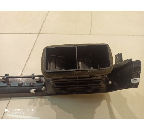 Воздушный дефлектор(правый) с декоративной накладкой торпедо