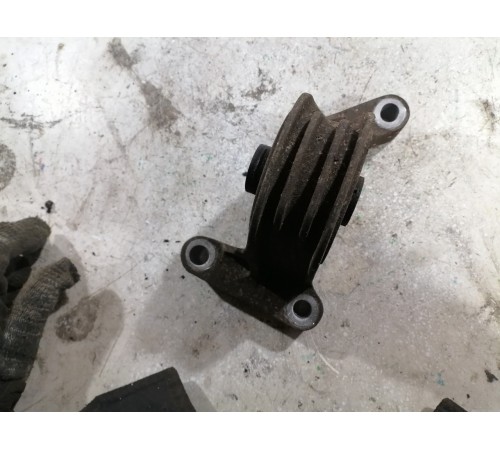 Подушка переднего двигателя