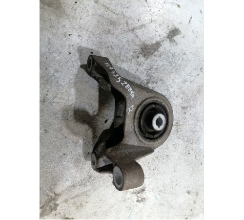 Подушка переднего двигателя