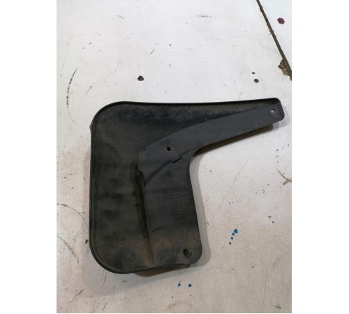 Брызговик задний правый