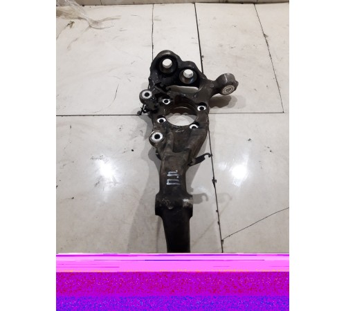 Кулак поворотный(передний правый)