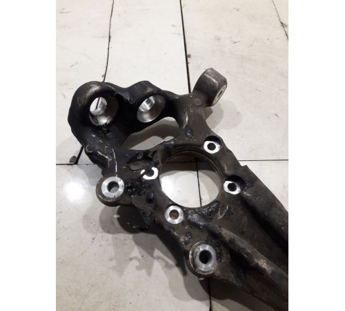 Кулак поворотный(передний правый)