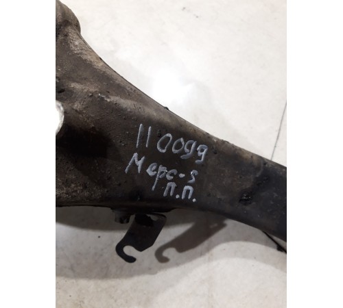 Кулак поворотный(передний правый)