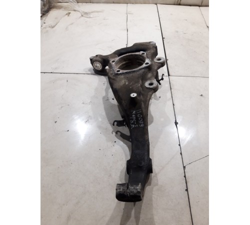 Кулак поворотный(передний правый)