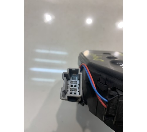 блок замка багажника