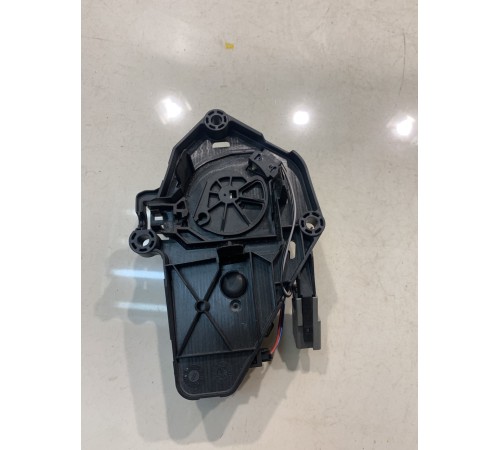 блок замка багажника