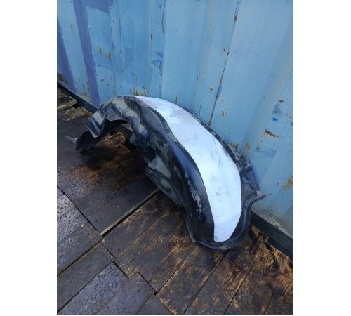 Подкрылок задний правый