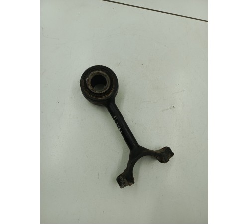 Рычаг передний правый