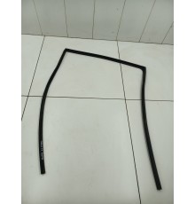 Уплотнитель двери задний правый