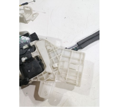 Замок двери,задний правый