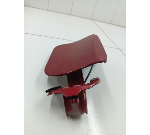 Лючок топливного бака с крышкой