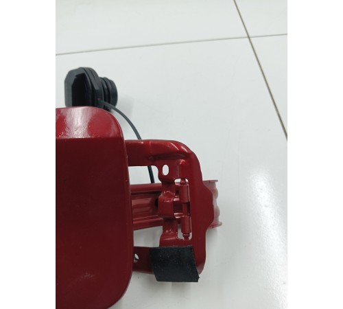 Лючок топливного бака с крышкой