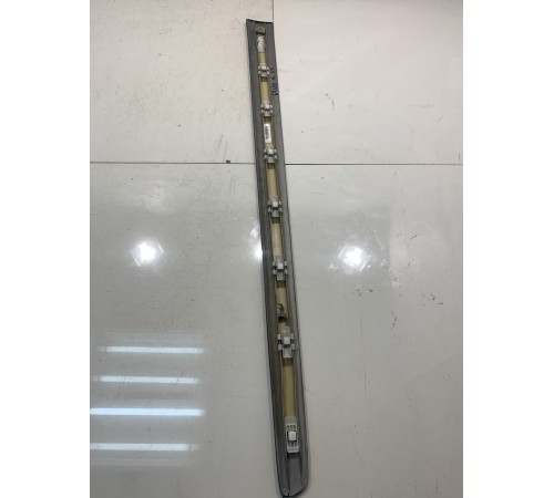 Молдинг двери (передний, правый)