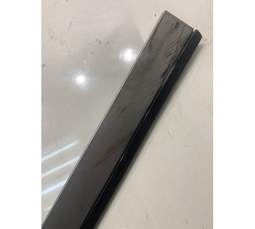 Молдинг двери (передний, правый)