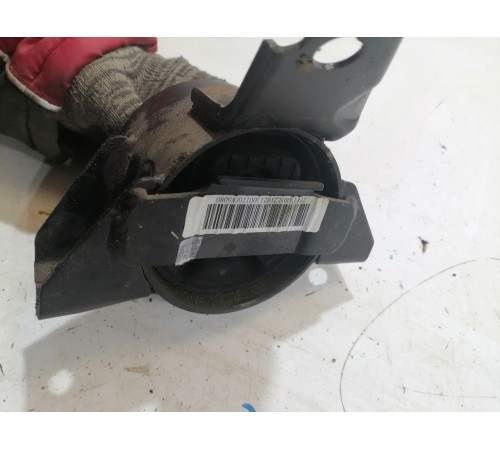 Подушка крепления двигателя левая