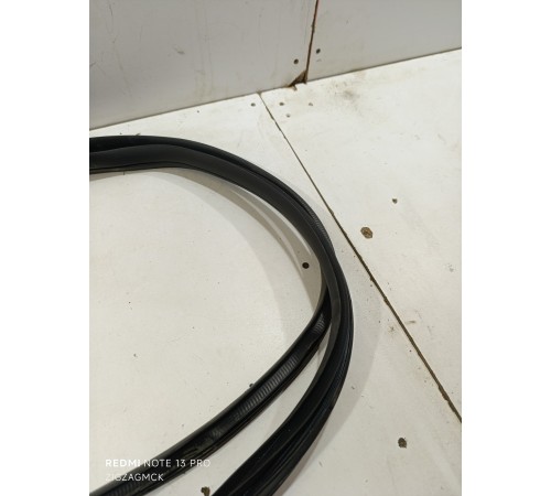 Уплотнитель проема двери передний правый