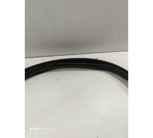 Уплотнитель проема двери передний правый