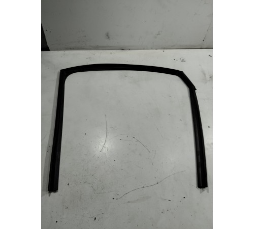 Уплотнитель стекла (задний левый)