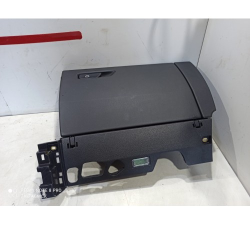 Бардачок (в сборе)