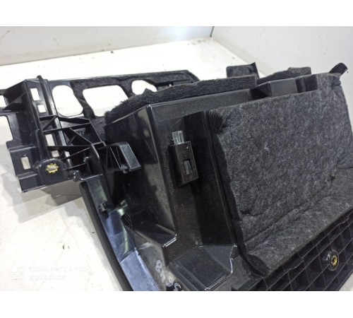 Бардачок (в сборе)