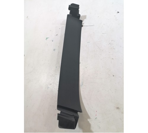 Обшивка крышки багажника правая