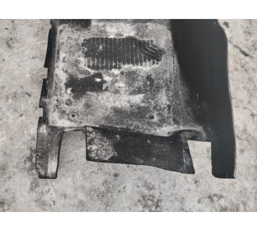 Напольное покрытие переднее левое