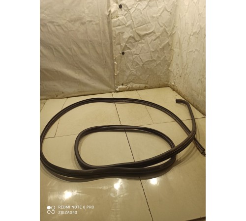 уплотнитель двери(средний правый)