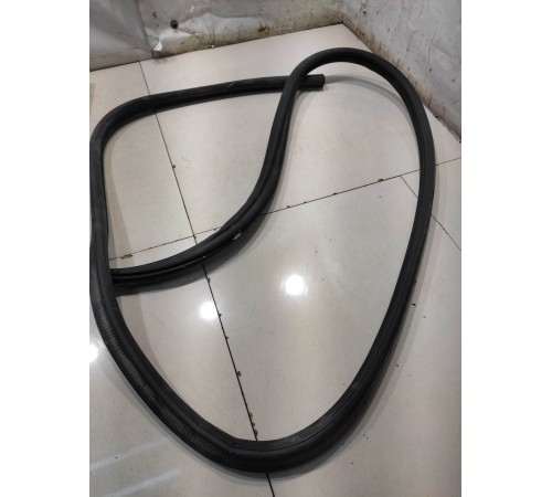 Уплотнитель багажника