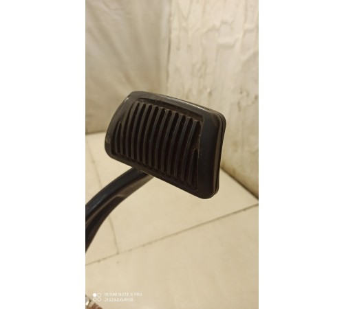 Педаль тормоза