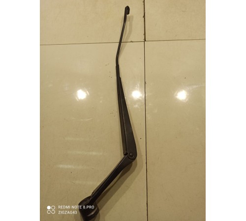 Поводок стеклоочистителя (правый)