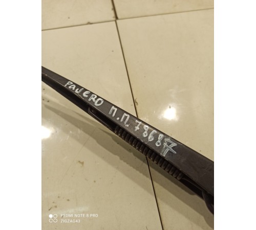 Поводок стеклоочистителя (правый)