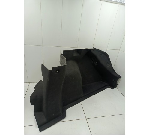 Обшивка багажника правая