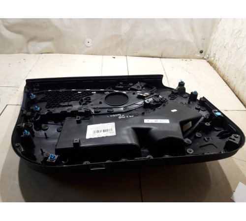 Обшивка двери(передняя правая)