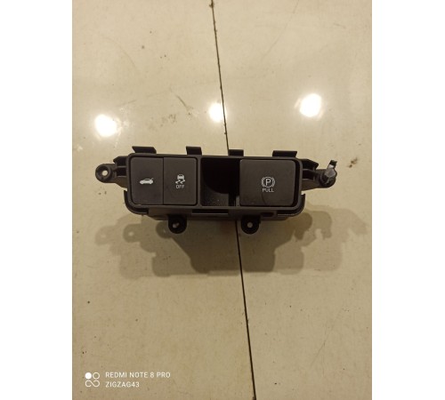 Блок кнопок(открытия багажника, ручника)