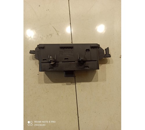 Блок кнопок(открытия багажника, ручника)